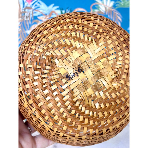 Vintage Bamboo Two Toned Woven Basket. Small - Picture 3 of 7
